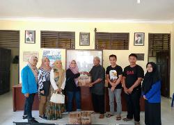 PkM Dosen STISIP Persada Bunda Pekanbaru Serahkan Bantuan Banjir