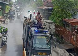 Polres Rohil Bersama Pemda Hujani Kota Bagansiapiapi Dengan Disinfektan�