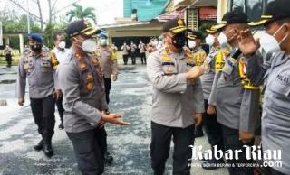 Sambut Kapolda ke Mako Polres Bengkalis Anggota Lantunkan Lagu Selamat Datang