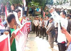 SK Gubernur Riau Diprotes Puluhan Warga Kandis