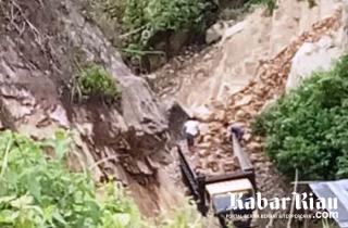 Tambang Batu Cadas Ilegal Deli Serdang Lancar, Oknum: ke Kapolri "Siap Mengahadap?"