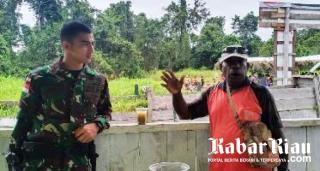 Satgas Yonif MR 413 Kostrad Berbagi Kebahagiaan dengan Warga Jayapura