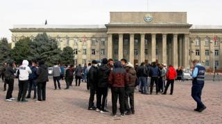 Perdana Menteri Kyrgyzstan Menantang Anggota Parlemen PM Baru