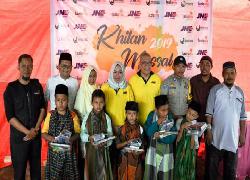JNE Pekanbaru dengan Lazismu Gelar Khitaman Massal di Pekanbaru