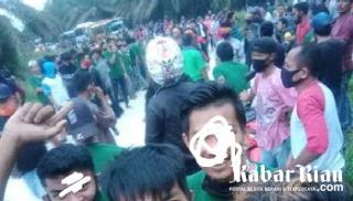 Diduga 300 Orang Jarah Rumah Karyawan PT Langgam Harmoni di Kampar