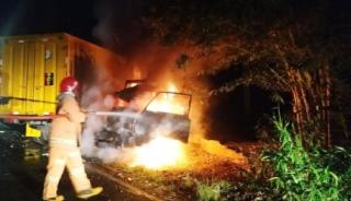 5 Orang Terluka Satu Truk Terbakar dalam Kecelakaan Beruntun di Bojonegoro