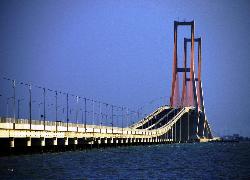 Hore.. Lewati Jembatan Suramadu Digratiskan Jokowi