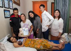 UNIQLO Bekerjasama dengan Yayasan Bumi Sehat dalam Menyediakan Pakaian   untuk Bayi Baru Lahir