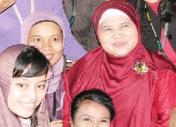 Sang Ustazah Mamah Dedeh Curhat Banyak Beras Dirumahnya