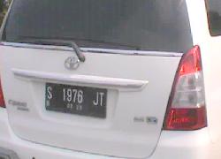 Satu Mobil Uang Bersama Amplop Diamankan Polisi di Lamongan