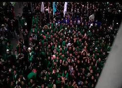 Aksi Lempar Benda Unjuk Rasa Ribuan Mahasiswa Bandung Tak terelakkan