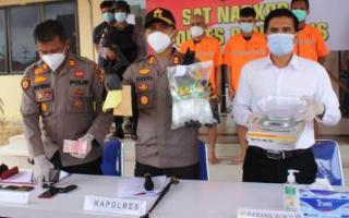 Press Release Polres Bengkalis Peragakan Bungkusan Besar Sabu