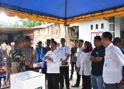 Bupati Amril Salurkan hak Suaranya Pada Pilkades Muara Basung