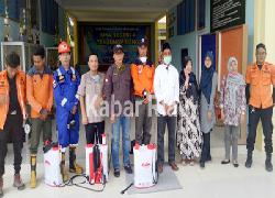 Kadisdik Prov Kepri Pimpin Penyemprotan Disimfectant ke Sekolah di Tanjungpinang