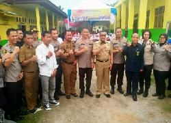 Indra Gunawan Eet Dampingi Kapolda Riau Lakukan Baksos