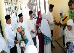 Jemaah Haji Kloter 01 Kepri Disambut Plt Gubernur H Isdianto di Bandara Hang Nadim Batam