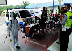 Semprot Desinfektan Dilingkungan Mapolres Rohil! Ini Bentuk Antisipasinya