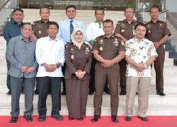 Ketua DPRD Provinsi Riau Silaturahmi dengan Kajati Riau