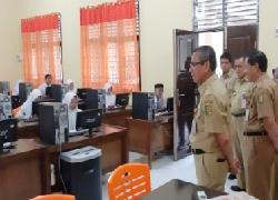 Bupati Mursini Tinjau UNBK Lansung