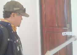 Pintu Pelarian Dari Wartawan Gubernur Kepri Disegel KPK