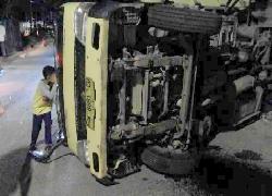 Truk Sarat Bermuatan Pasir di Pangkalankerinci Nyaris Makan Korban