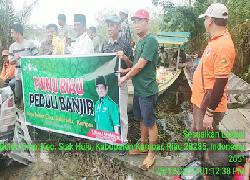 Pengurus PWNU Riau Turun Berikan Bantuan Pada Korban Banjir di Desa Buluh Cina, Kampar