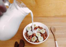 Hidangkan Susu Campur Sereal untuk Sarapan, Ini Cara Buatnya